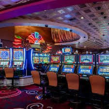 Giao diện sảnh game slot online và bài đổi thưởng tại nha cai 55 trên mobile